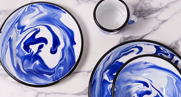 Bornn enamel bleu//Hëllø Blogzine blog deco & lifestyle www.hello-hello.fr