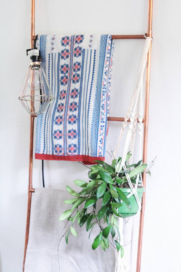 Parisian Apartment Illustrator and Cofounder of Season Paper // Hëllø Blogzine blog deco & lifestyle www.hello-hello.fr