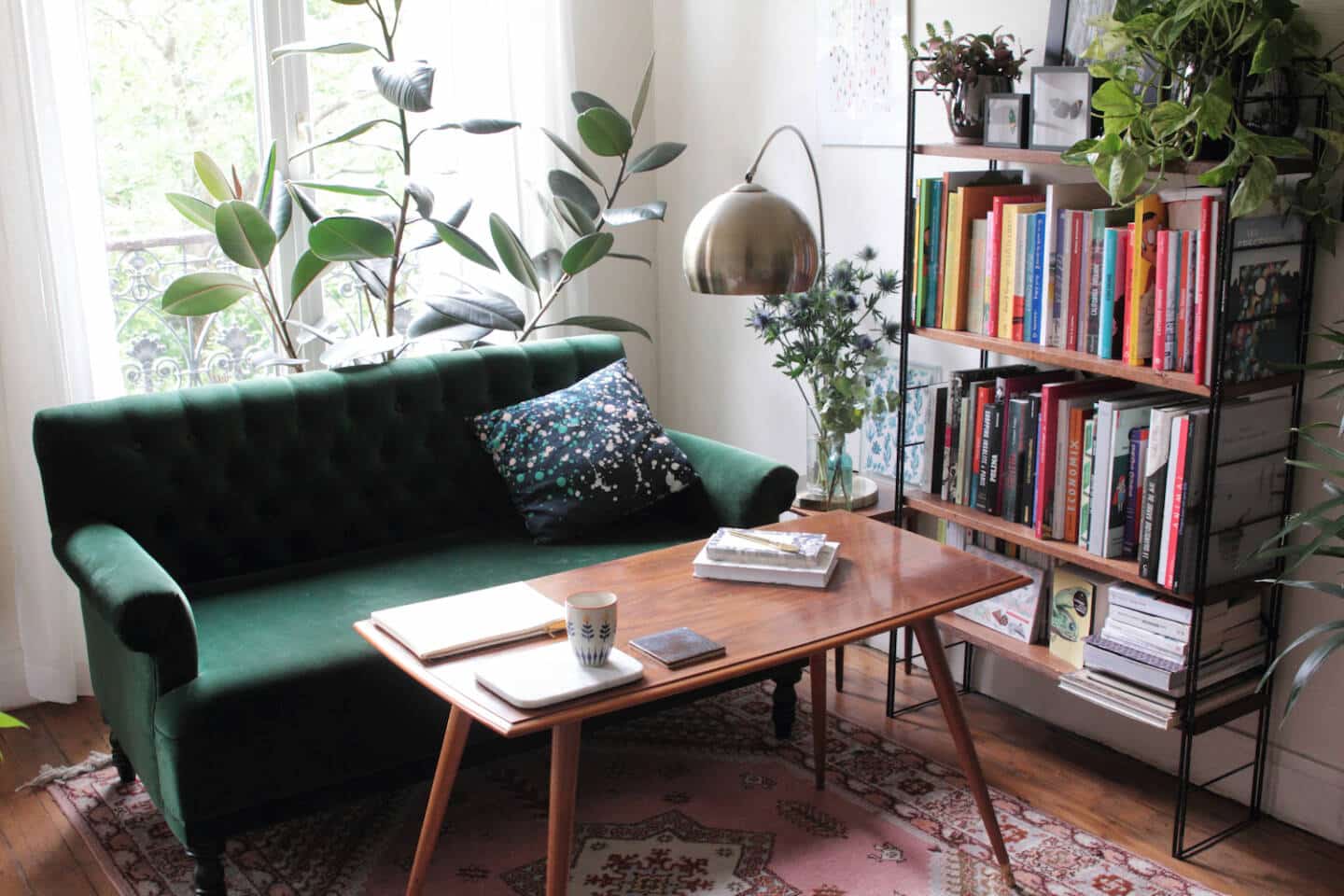 Parisian Apartment Illustrator and Cofounder of Season Paper // Hëllø Blogzine blog deco & lifestyle www.hello-hello.fr