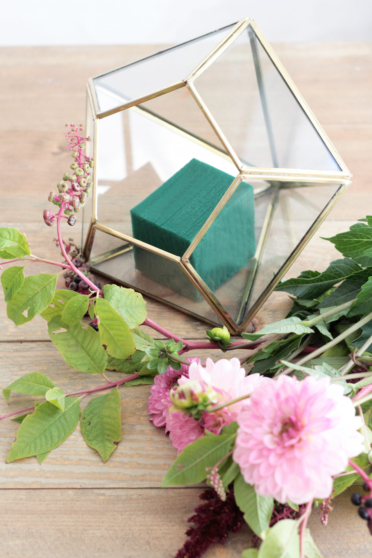 Terrarium Centerpiece // Hëllø Blogzine blog deco & lifestyle www.hello-hello.fr