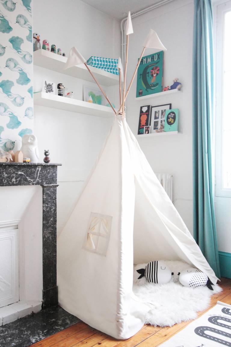 French Boy's Room Turquoise // Hëllø Blogzine blog deco & lifestyle www.hello-hello.fr #teepee #tipi #ateliermouti #kids #kidsroom