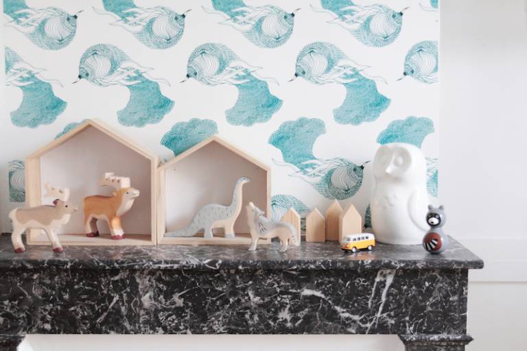 French Boy's Room Turquoise // Hëllø Blogzine blog deco & lifestyle www.hello-hello.fr #ateliermouti #wallpaper #holztiger #kids #kidsroom
