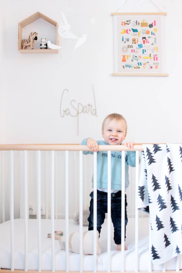 French Boy's Room Turquoise // Hëllø Blogzine blog deco & lifestyle www.hello-hello.fr #flexa #baby #kids #kidsroom #finelittleday