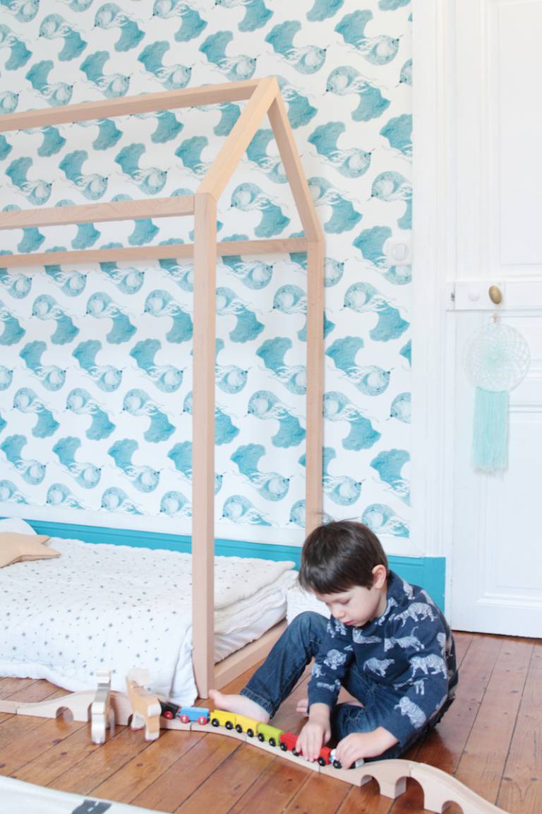French Boy's Room Turquoise // Hëllø Blogzine blog deco & lifestyle www.hello-hello.fr #ateliermouti #blomkal #kids #kidsroom #ikea #train #lillabo