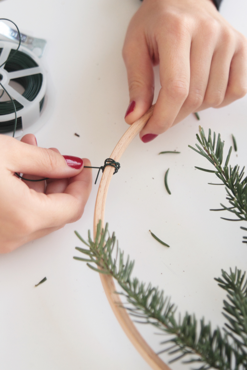 Couronne de Noël Végétale DIY // Hëllø Blogzine blog deco & lifestyle www.hello-hello.fr #couronne #noel #christmas #diy