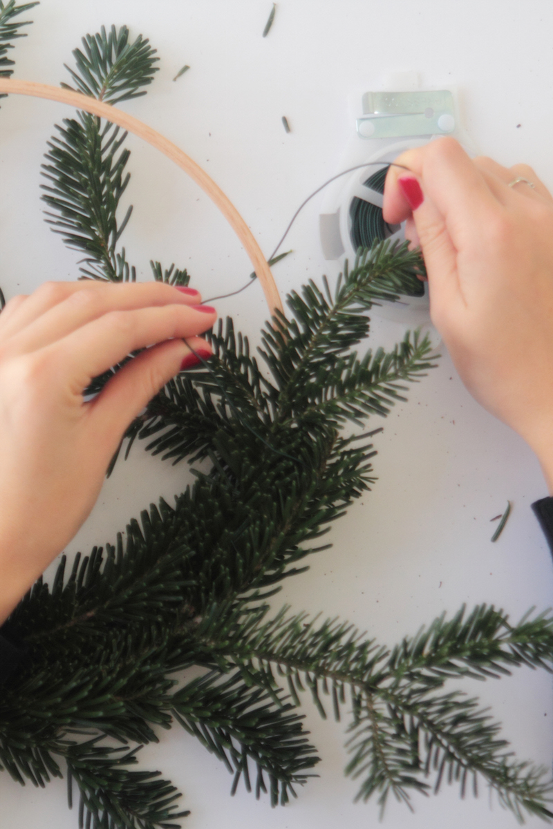 Couronne de Noël Végétale DIY // Hëllø Blogzine blog deco & lifestyle www.hello-hello.fr #couronne #noel #christmas #diy