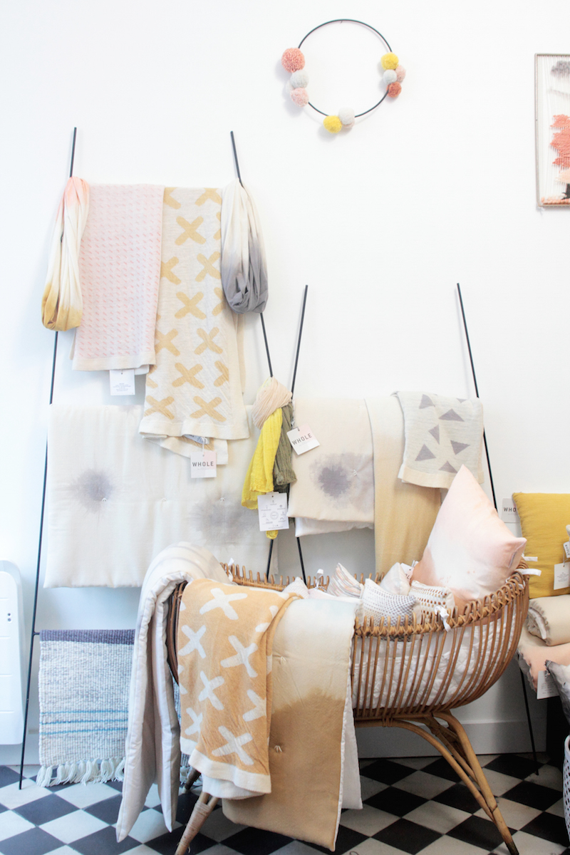 Boutique-Atelier, Aurélia Wolff fondatrice de Whole Paris // Hëllø Blogzine blog deco & lifestyle www.hello-hello.fr #atelier #teinture #boutique #tissage #paris #france #wholeconcept #ecofriendly