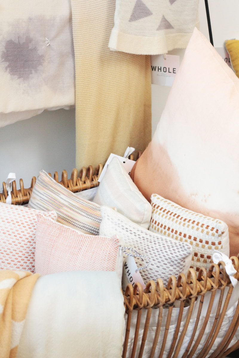 Boutique-Atelier, Aurélia Wolff fondatrice de Whole Paris // Hëllø Blogzine blog deco & lifestyle www.hello-hello.fr #atelier #teinture #boutique #tissage #paris #france #wholeconcept #ecofriendly