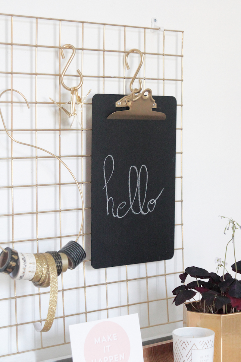 DIY Desk Organizer // Hëllø Blogzine blog deco & lifestyle www.hello-hello.fr #gold #deskorganizer #desk #diy