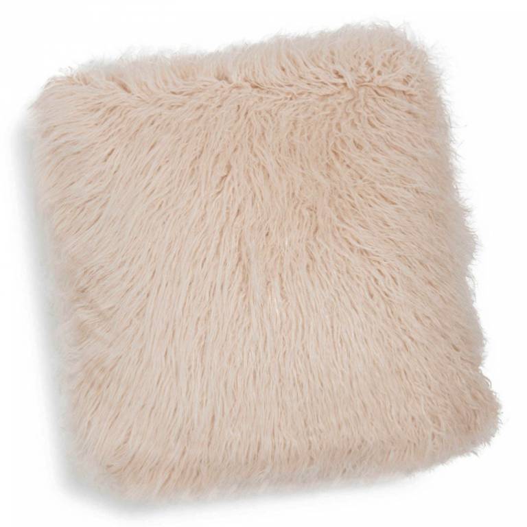 Coussin Fourrure // Hëllø Blogzine blog deco & lifestyle www.hello-hello.fr