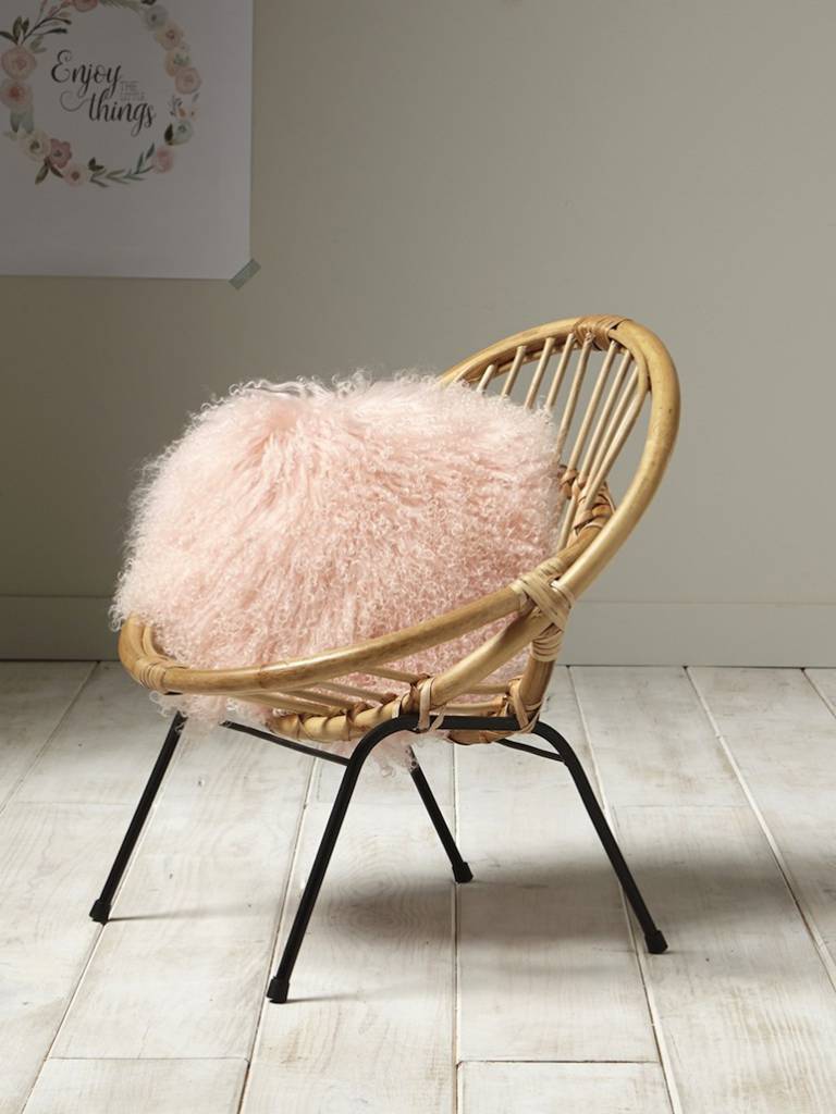 Coussin Fourrure // Hëllø Blogzine blog deco & lifestyle www.hello-hello.fr