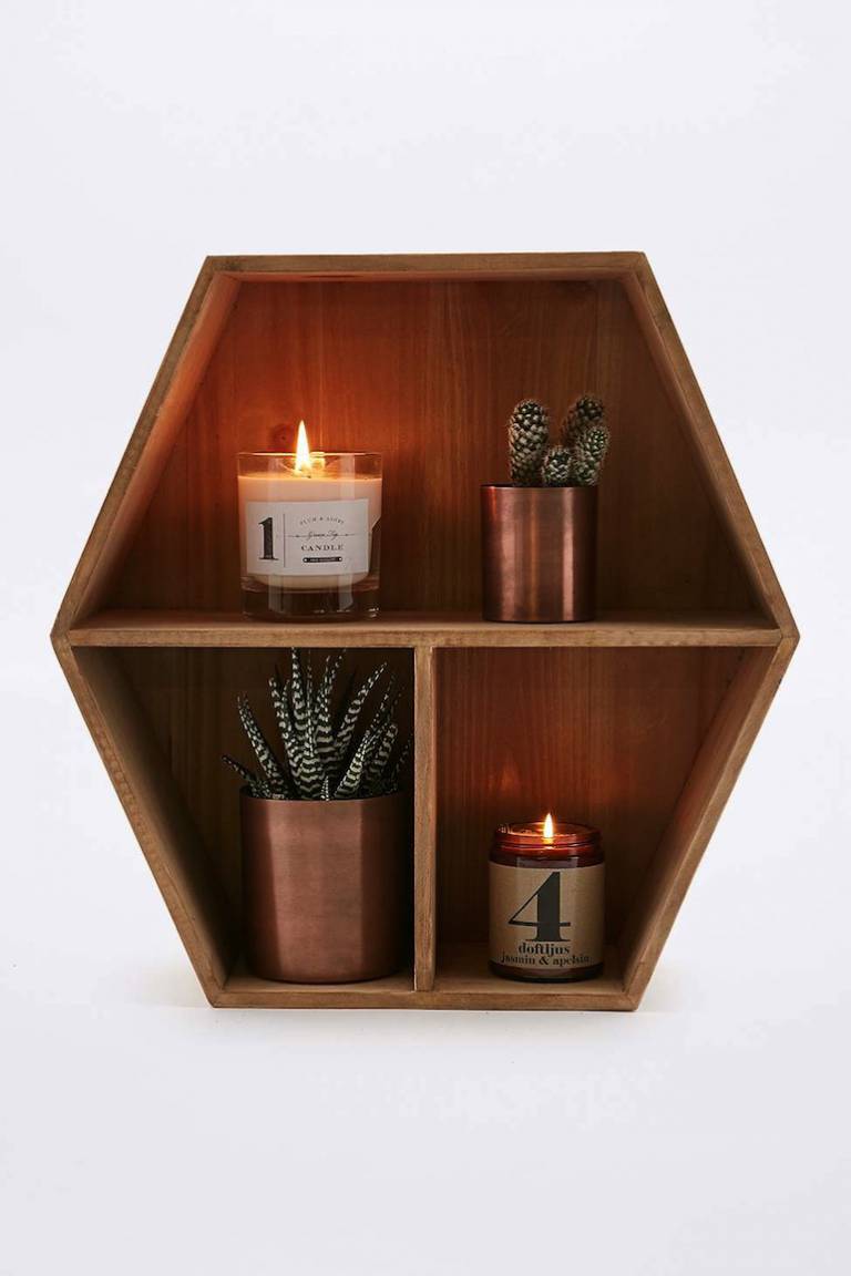 Etagère déco hexagonale en bois // Hëllø Blogzine www.hello-hello.fr