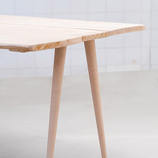 Table en bois brut