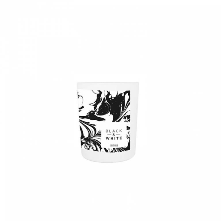 Meilleures bougies parfumées / Hëllø Blogzine blog deco & lifestyle www.hello-hello.fr #bougie #candles #sentedcandles #bougiesparfumees #soycandles #naturalcandles