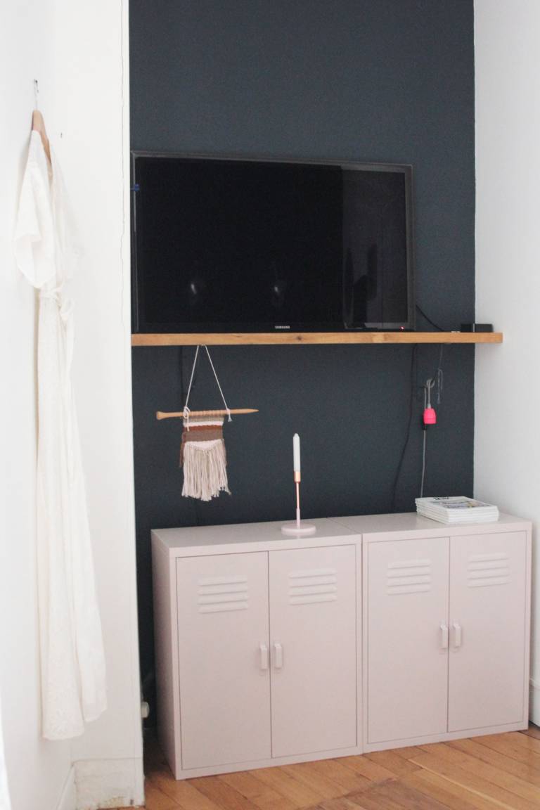 Comment camoufler sa télévision // Hëllø Blogzine blog deco & lifestyle www.hello-hello.fr