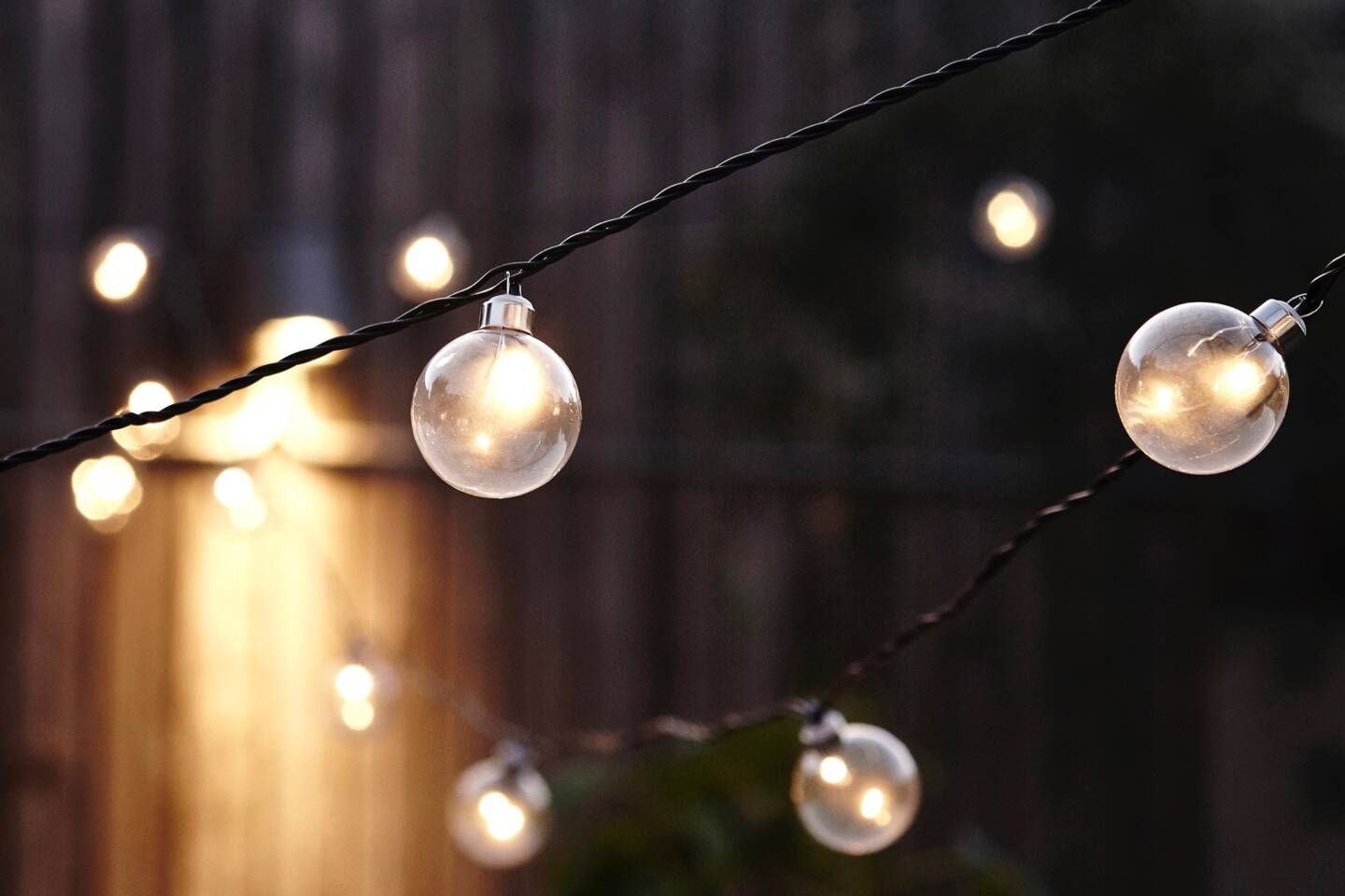 La guirlande lumineuse : un appel aux soirées d'été // Hello Blogzine - Blog déco