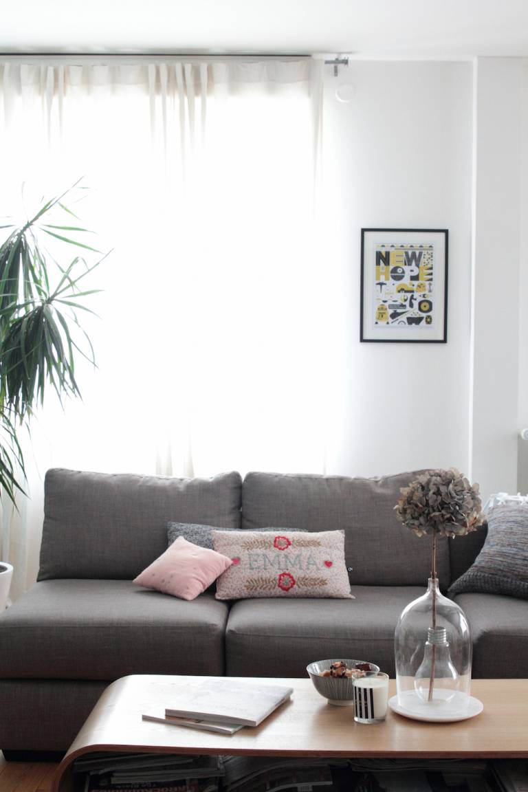 Salon. L'appartement chic, moderne et parisien de la blogueuse française Inside Closet // Hëllø Blogzine blog deco & lifestyle www.hello-hello.fr