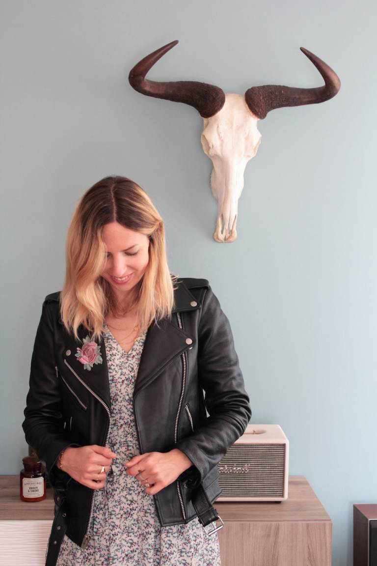 Perfecto brodé Von Palma. L'appartement chic, moderne et parisien de la blogueuse française Inside Closet // Hëllø Blogzine blog deco & lifestyle www.hello-hello.fr