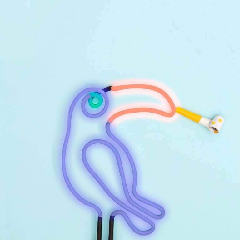 Néon toucan Sunnylife // Hëllø Blogzine blog deco & lifestyle www.hello-hello.fr