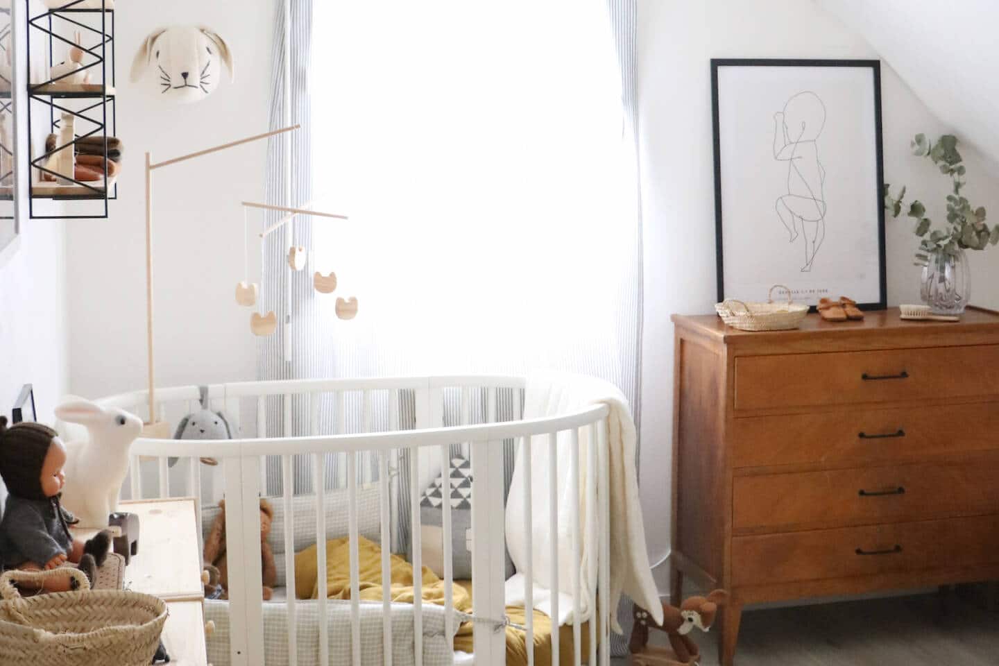 Déco chambre d'enfant rétro et nature. Lit Stokke // Hëllø Blogzine blog deco & lifestyle www.hello-hello.fr
