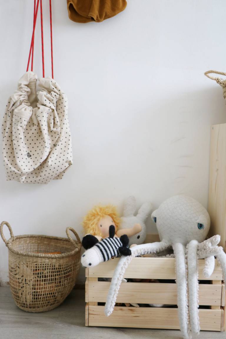 Déco chambre d'enfant rétro et nature. Pieuvre Big Stuffed // Hëllø Blogzine blog deco & lifestyle www.hello-hello.fr