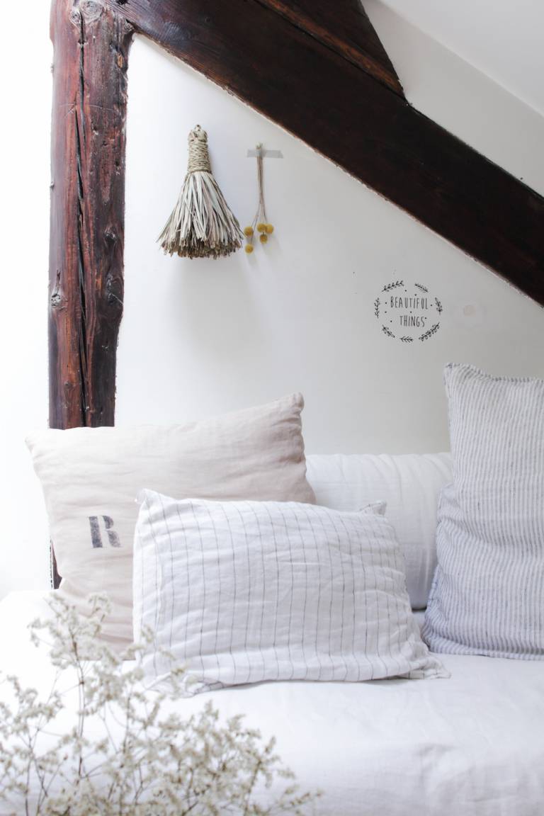 Home Tour du Duplex Parisien de la créatrice de l'e-shop Linen and Milk // Hëllø Blogzine blog deco & lifestyle www.hello-hello.fr