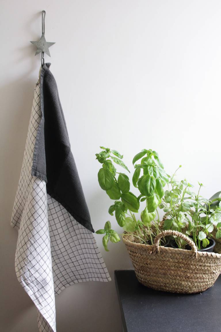 Home Tour du Duplex Parisien de la créatrice de l'e-shop Linen and Milk // Hëllø Blogzine blog deco & lifestyle www.hello-hello.fr