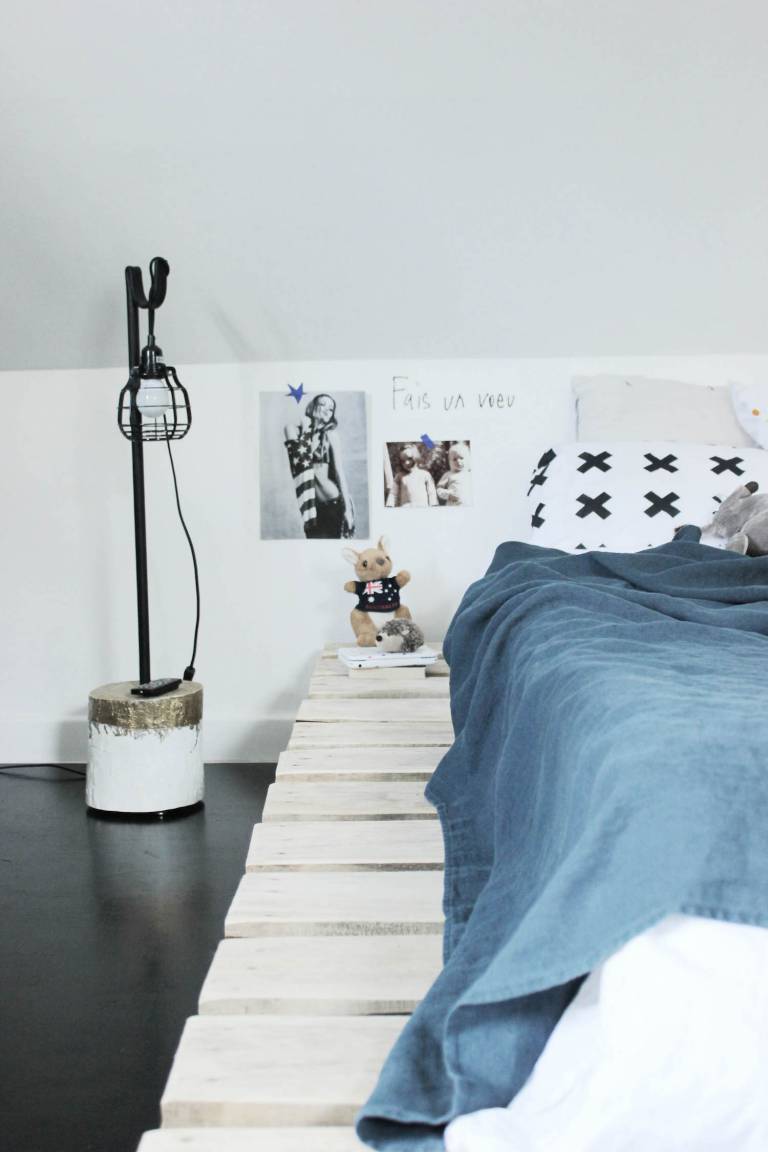 Chambre d'Ado Urban Jungle Lit Palette // Hëllø Blogzine blog deco & lifestyle www.hello-hello.fr