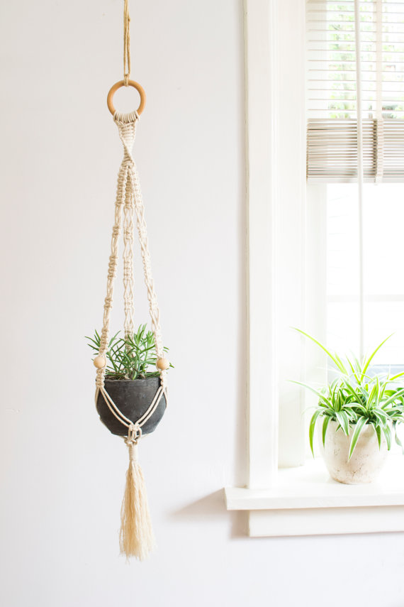 Plante suspendue macrame // Hëllø Blogzine blog deco & lifestyle www.hello-hello.fr