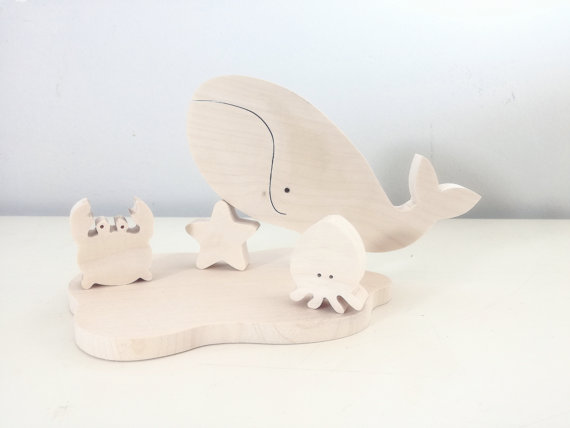 Jolis jouets en bois Animaux Marins Baleine albinos craquante // Hëllø Blogzine blog deco & lifestyle www.hello-hello.fr