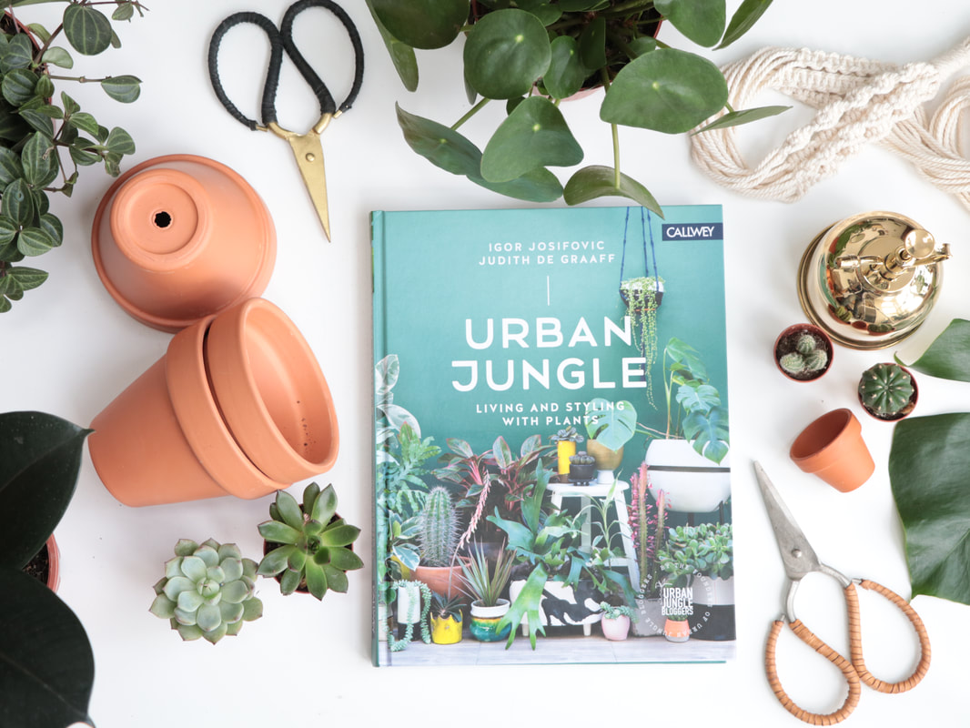 Beau livre Urban Jungle Bloggers Idées cadeaux // Hëllø Blogzine blog deco & lifestyle www.hello-hello.fr