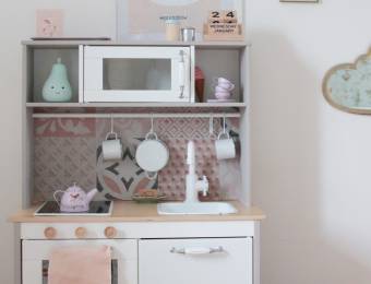 Ikea Hack : La cuisine pour enfant Duktig avec un twist rétro // Hëllø Blogzine blog deco & lifestyle www.hello-hello.fr