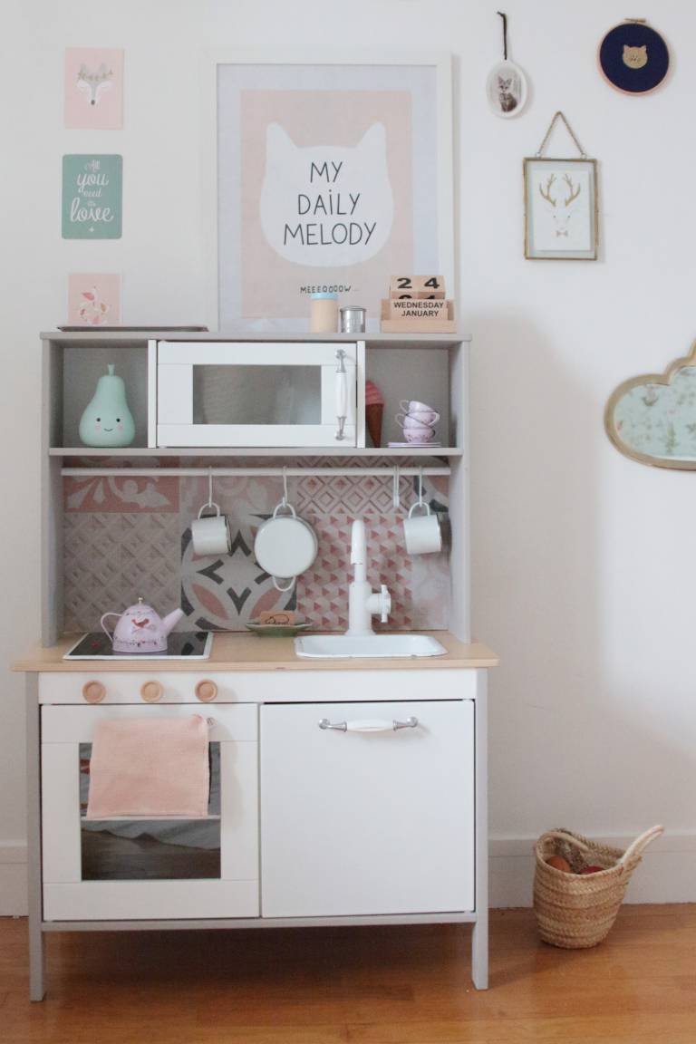 Ikea Hack : La cuisine pour enfant Duktig avec un twist rétro // Hëllø Blogzine blog deco & lifestyle www.hello-hello.fr