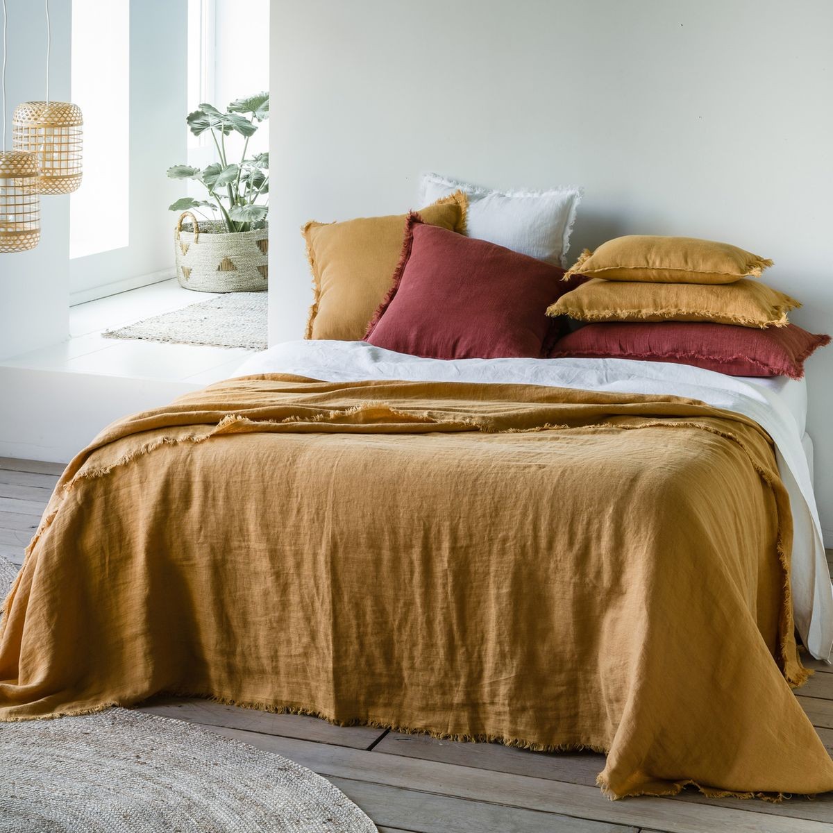 Comment nettoyer les textiles maison : couette, oreiller, tapis, rideaux, plaid et coussins ?