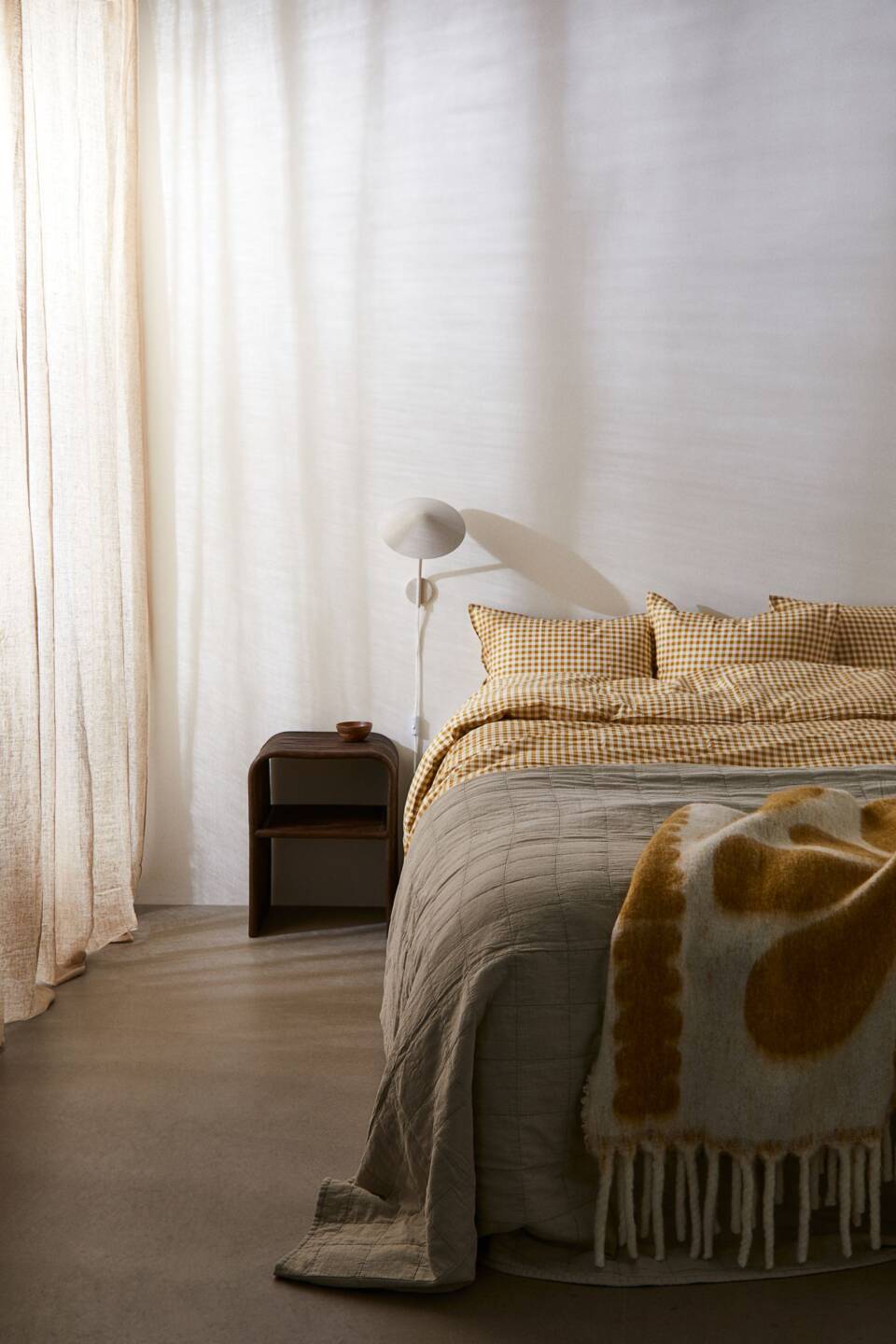 Table de chevet design : 25 jolis modèles pour la chambre // Hello Blogzine - Blog déco