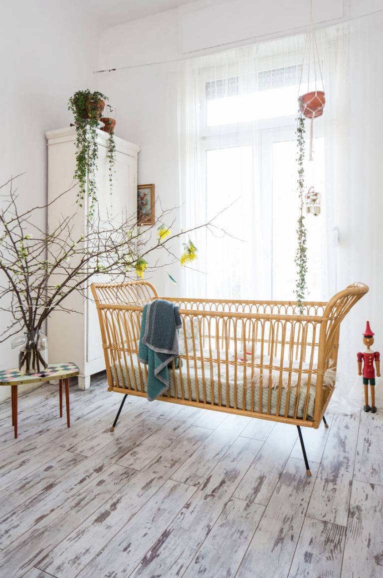 Berceau en rotin vintage Bermbach // Hëllø Blogzine blog deco & lifestyle www.hello-hello.fr