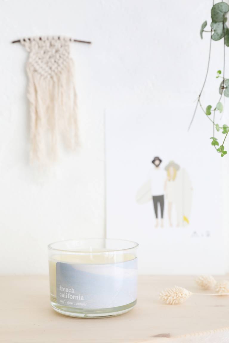 Personnaliser une bougie - Etiquette téléchargeable gratuitement // Hëllø Blogzine blog deco & lifestyle www.hello-hello.fr