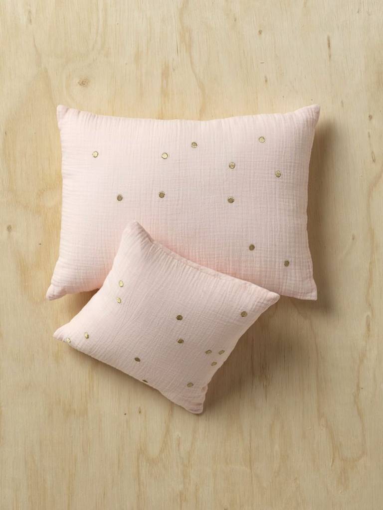 coussin gaufre à pois brodés cyrillus // Hëllø Blogzine blog deco & lifestyle www.hello-hello.fr