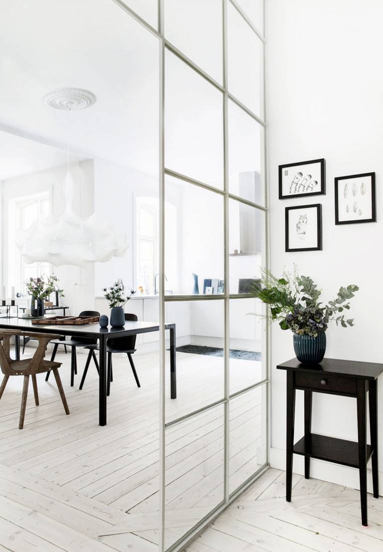 Une cloison qui laisse entrer la lumière // Hëllø Blogzine blog deco lifestyle www.hello-hello.fr