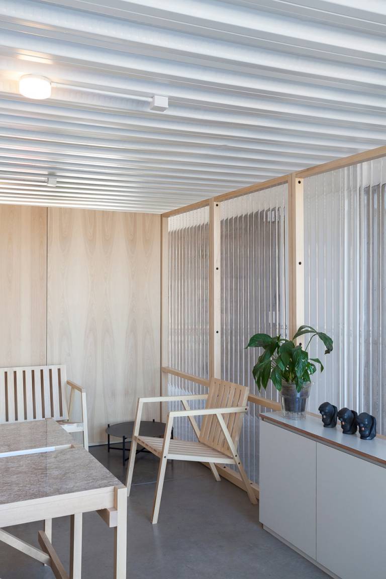 Une cloison qui laisse entrer la lumière // Hëllø Blogzine blog deco lifestyle www.hello-hello.fr