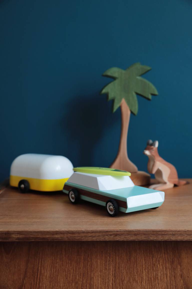 Voitures en bois rétro Candylab // Hellø Blogzine blog deco & lifestyle www.hello-hello.fr
