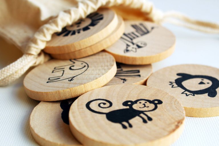 Des cadeaux en bois pour une chambre d'enfant // Hellø Blogzine - blog déco lifestyle - www.hello-hello.fr