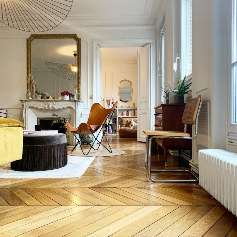 Visite d'un appartement haussmannien à la déco Paris-Orient - Parisian and Oriental decor in an haussmanien flat // Hellø Blogzine blog deco & lifestyle www.hello-hello.fr