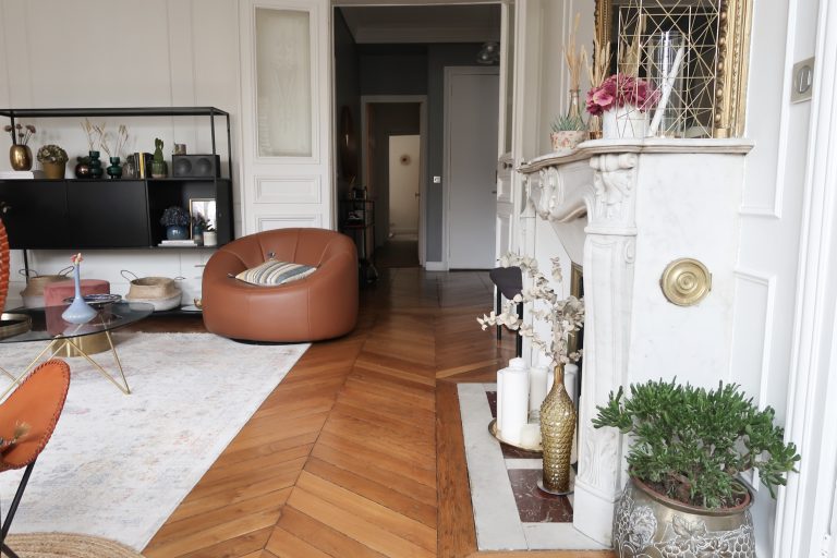 Visite d'un appartement haussmannien à la déco Paris-Orient - Parisian and Oriental decor in an haussmanien flat // Hellø Blogzine blog deco & lifestyle www.hello-hello.fr
