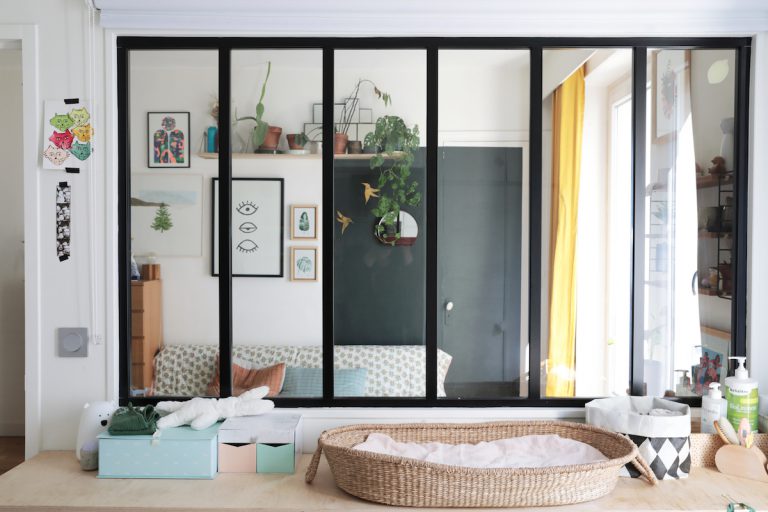 Une verrière pour agrandir l'espace chez Déborah du Studio ADC // Hellø Blogzine blog deco & lifestyle www.hello-hello.fr