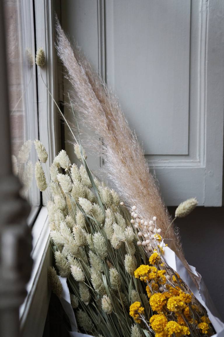 DIY – Une couronne de Noël en fleurs séchées // Hellø Blogzine – Blog déco lifestyle – www.hello-hello.fr