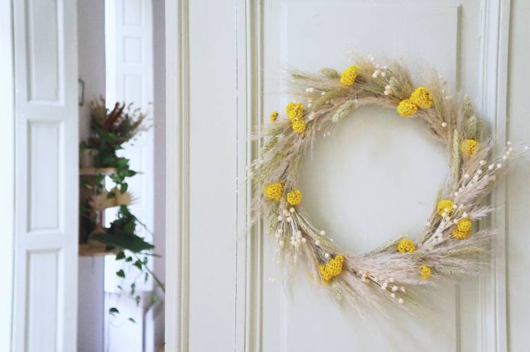 DIY – Une couronne de Noël en fleurs séchées // Hellø Blogzine – Blog déco lifestyle – www.hello-hello.fr