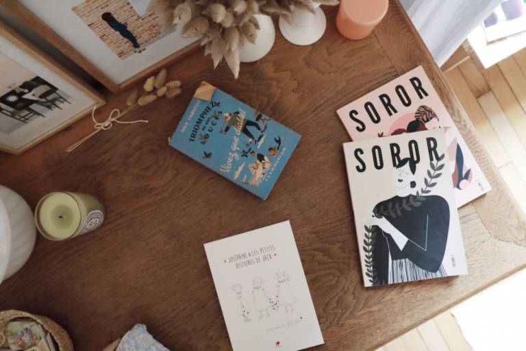 La maison à la déco vintage aux accents anglais de Maï, créatrice de la marque de bijoux Marceline // Hellø Blogzine blog deco & lifestyle www.hello-hello.fr