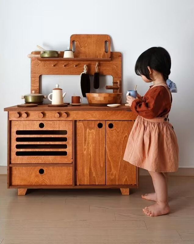 Cuisine en bois pour enfant : nos 15 modèles préférés // Hellø Blogzine blog deco & lifestyle www.hello-hello.fr