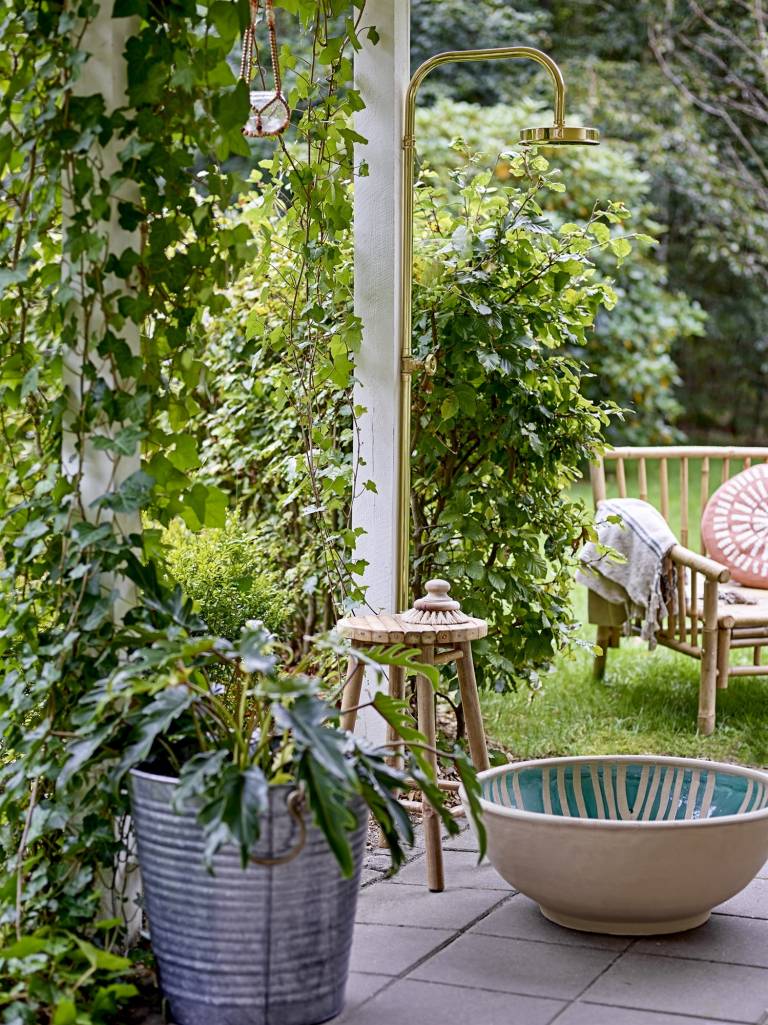 Ce que vous devez savoir avant d'installer une douche extérieure // Hellø Blogzine blog deco & lifestyle www.hello-hello.fr